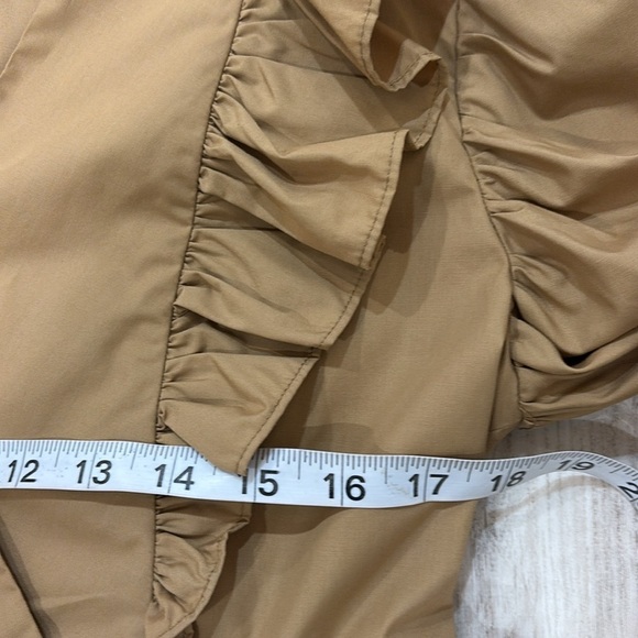 En Saison Tan Dress with Ruffles SIZE Medium like new - Picture 4 of 7